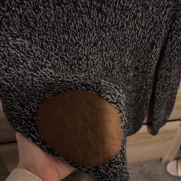 Cupcake Black and White Knit Sweaters soft - Picture 3 of 3